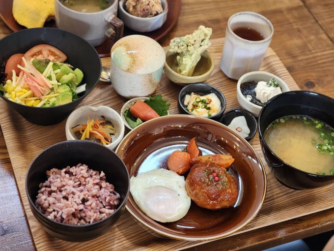 こだわり卵を使ったオムライスランチプレート